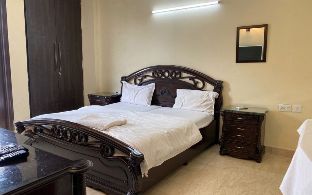 fully furnished apartment in Greater Kailash