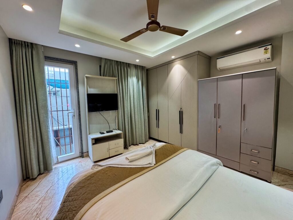 service Apartment with kitchen in delhi