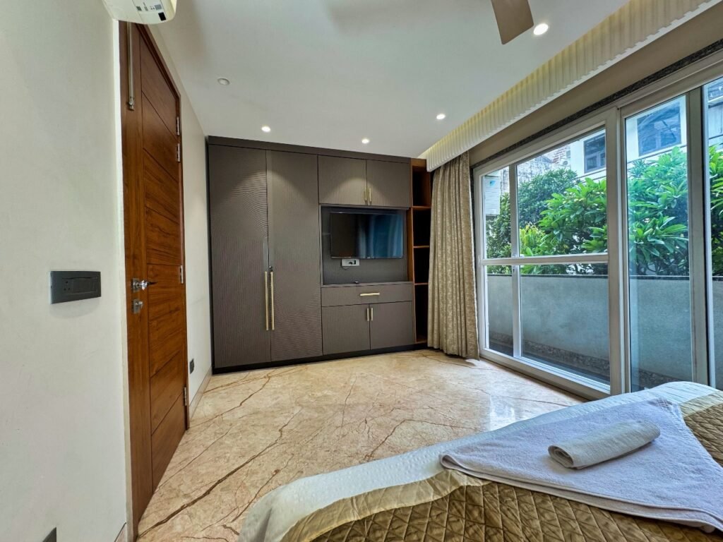 luxury Apartment stay in Delhi