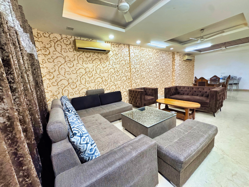 furnished Apartment for long stay in saket