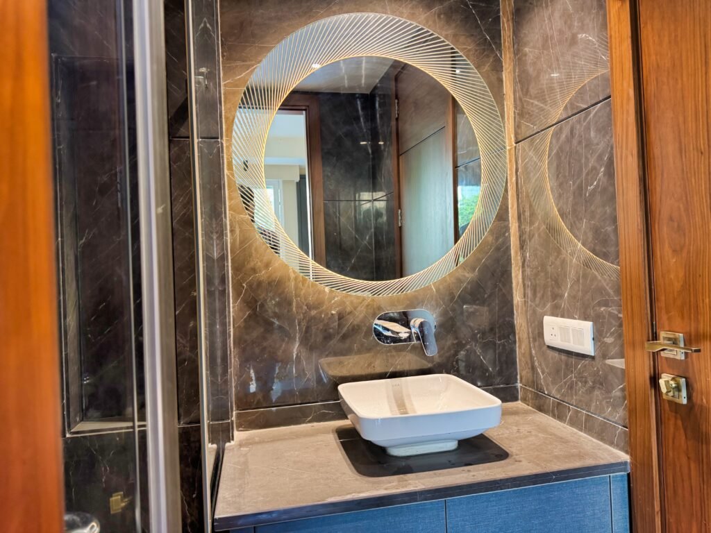 service Apartment near huaz khas