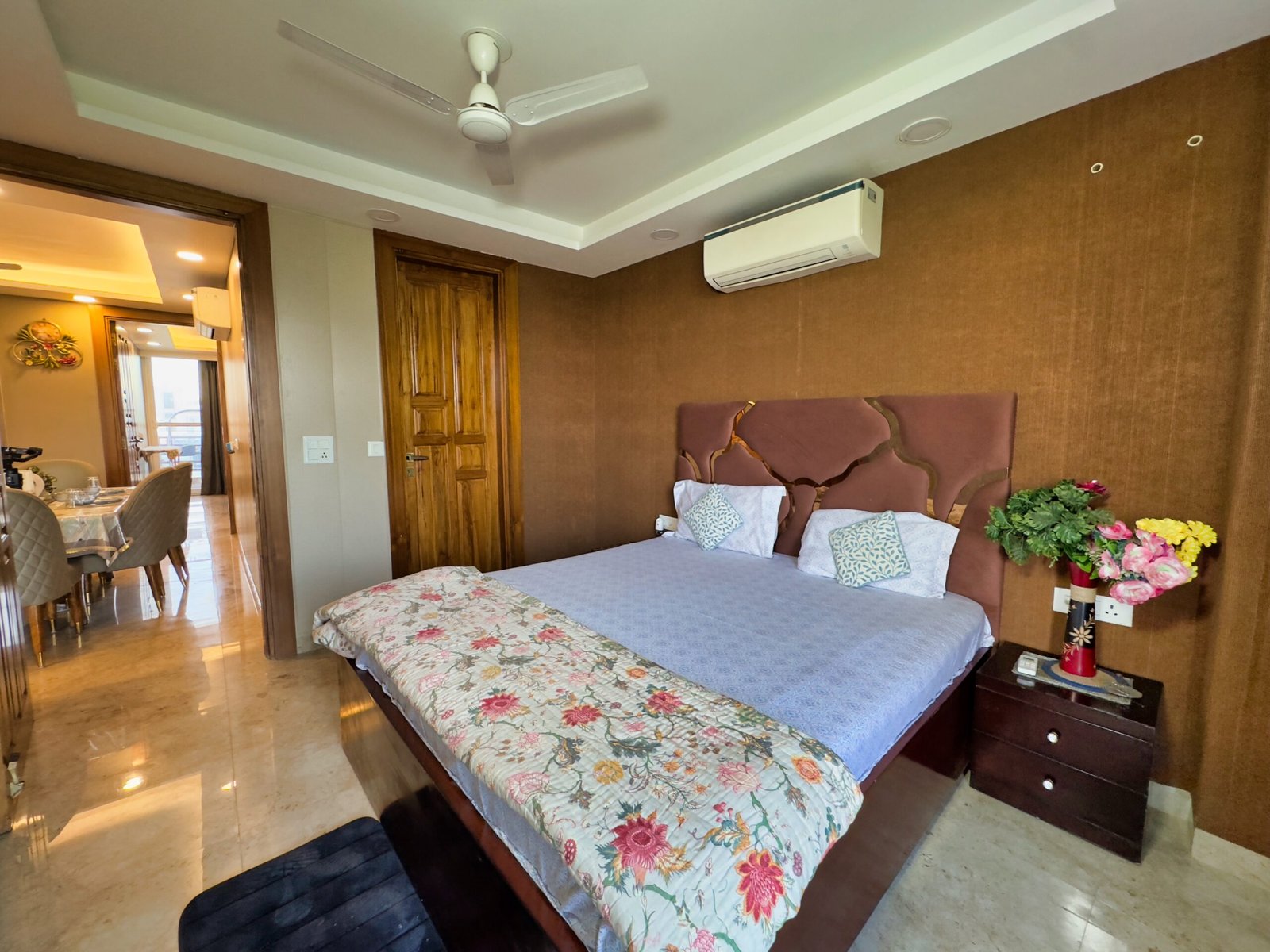 Best luxury service Apartment in Delhi